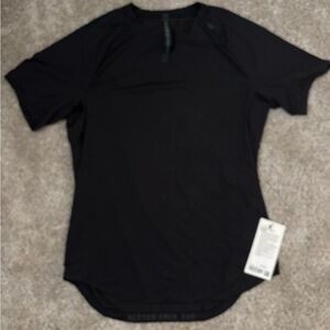 Lululemon men’s Drysense Short Sleeve shirt- large- black